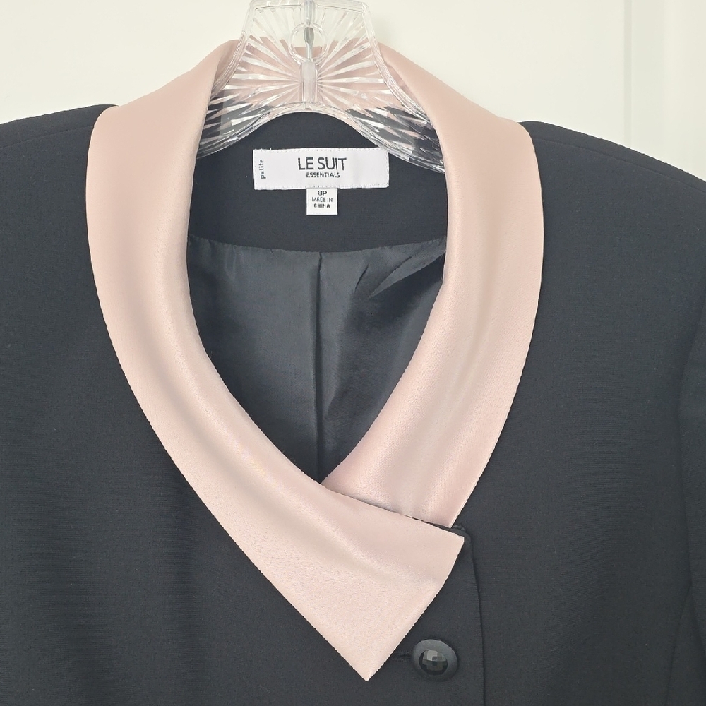 Le Suit Black Suit with Cream Satin Collar and Pencil Skirt - Picture 6 of 10